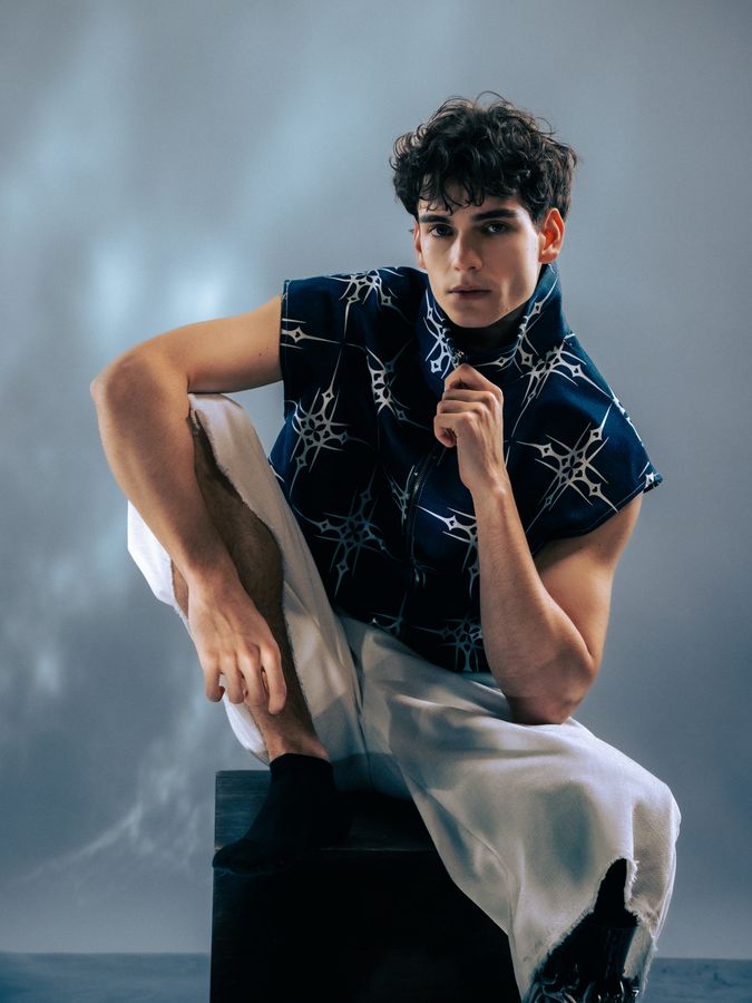 Jan — studio, printed vest, knee up